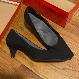Aerosoles Red Rock Black Heels, 9.5